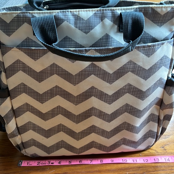 SkipHop crossbody diaper bag or travel bag. Gray and cream chevron design in EUC - Picture 7 of 8